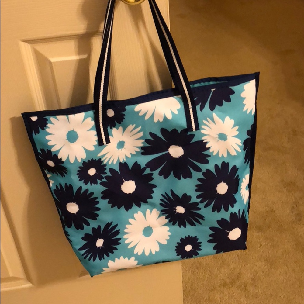 Clinique Daisy tote and cosmetics bag💄🌼